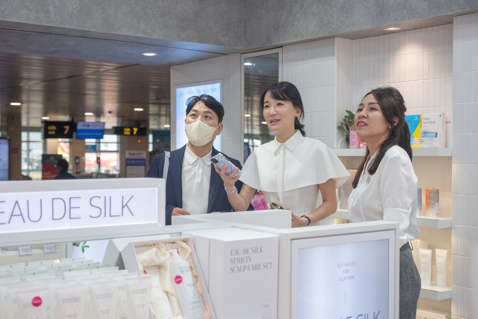 Khai trương TR Galleria tại sân bay Tân Sơn Nhất