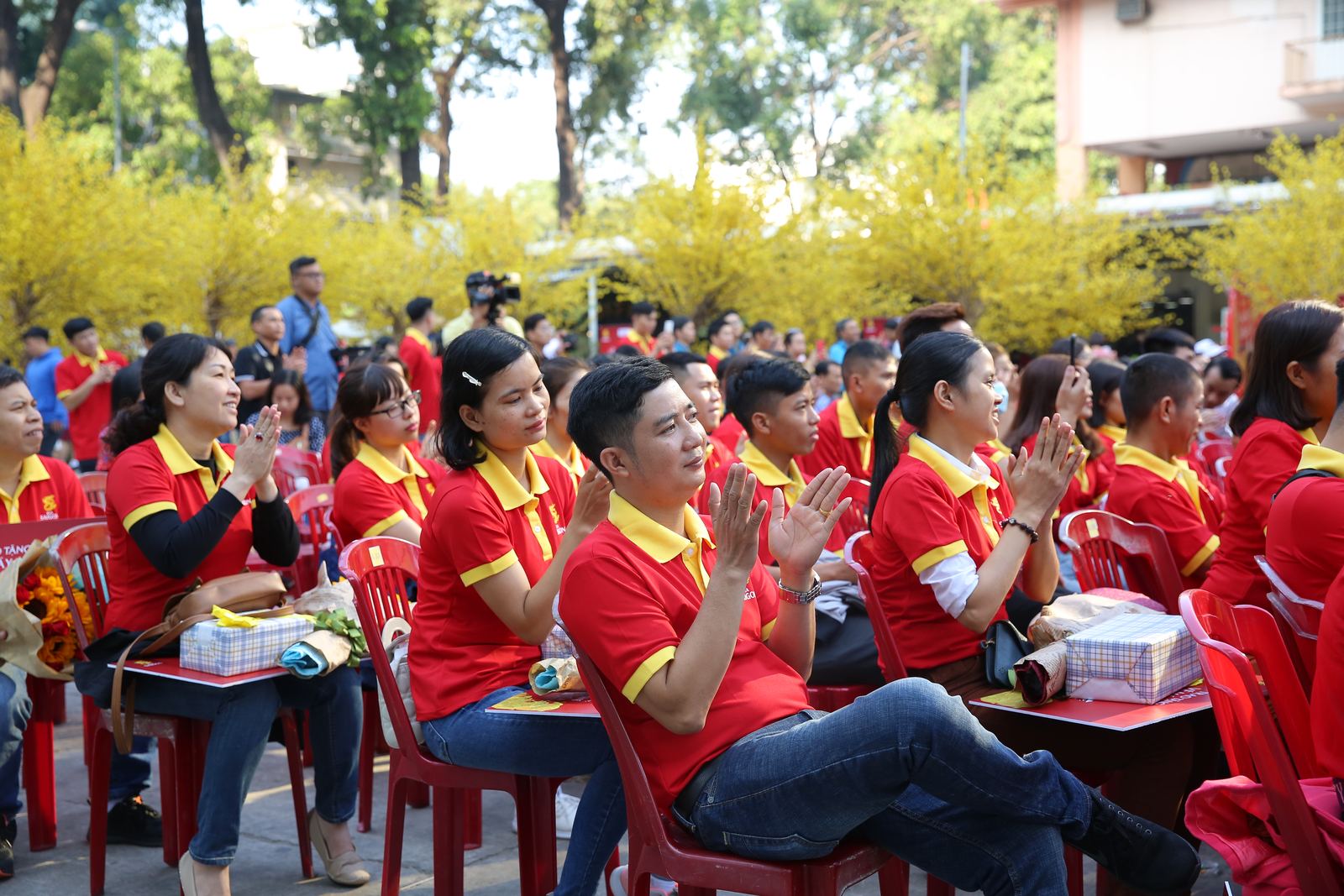Chương trình “Về Nhà Ăn Tết”